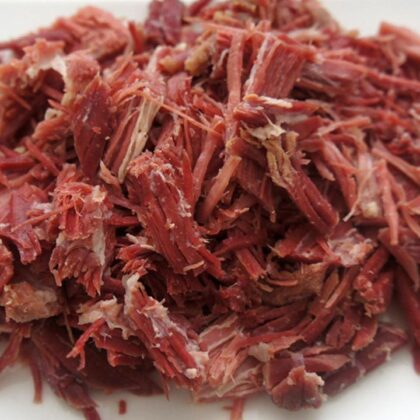 CARNE BOVINA SECA E DESFIADA